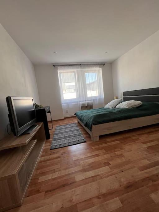 Apartman Centrum Sturka Мартин Екстериор снимка
